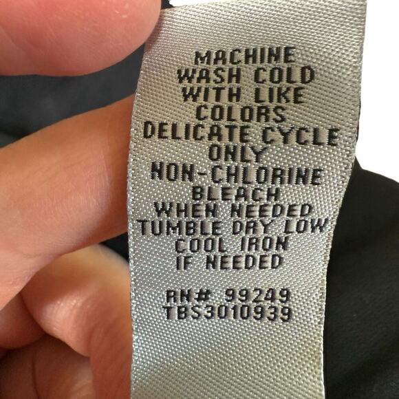 Catherine's Supreme Collection Chicago Blackhaks Short 1X Black S/S Glittery - Picture 6 of 10